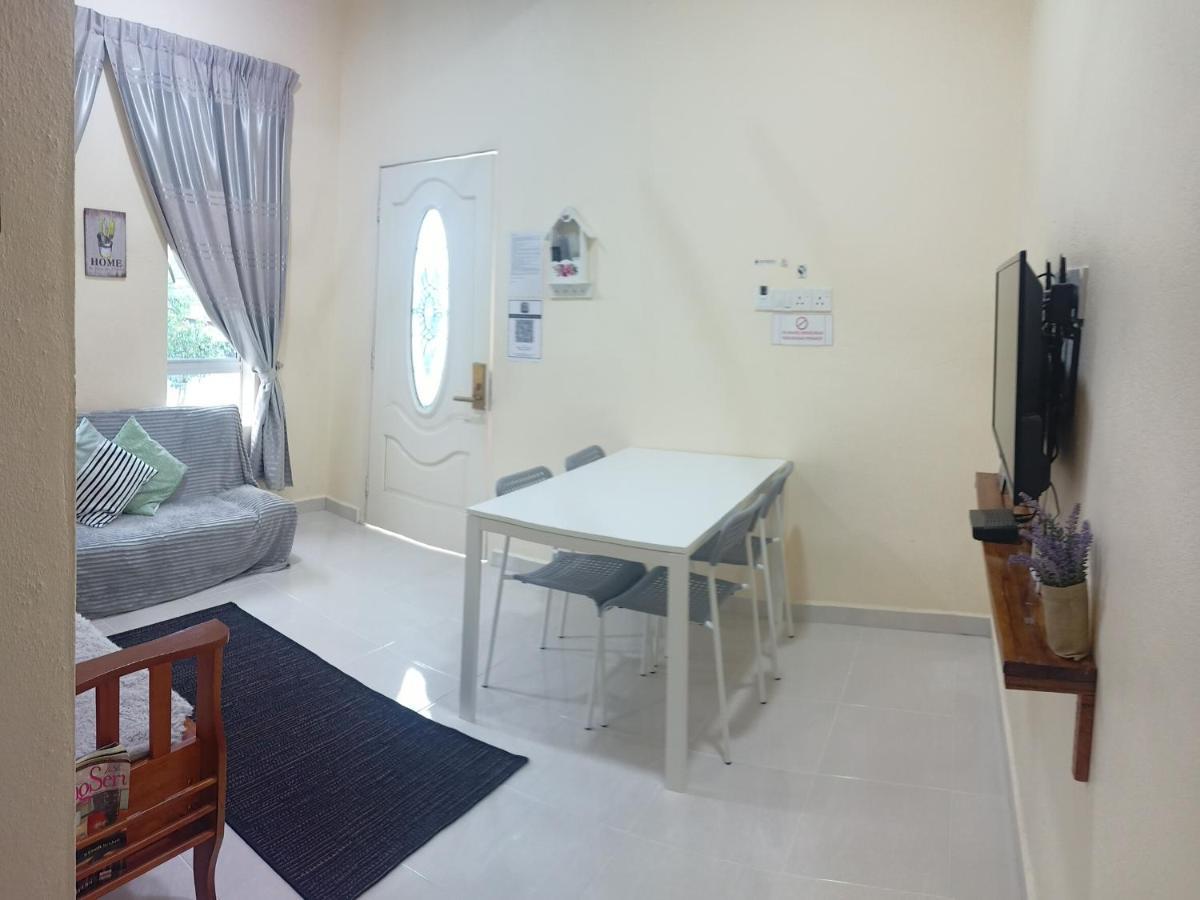 Topville Homestay Kangar Exterior foto